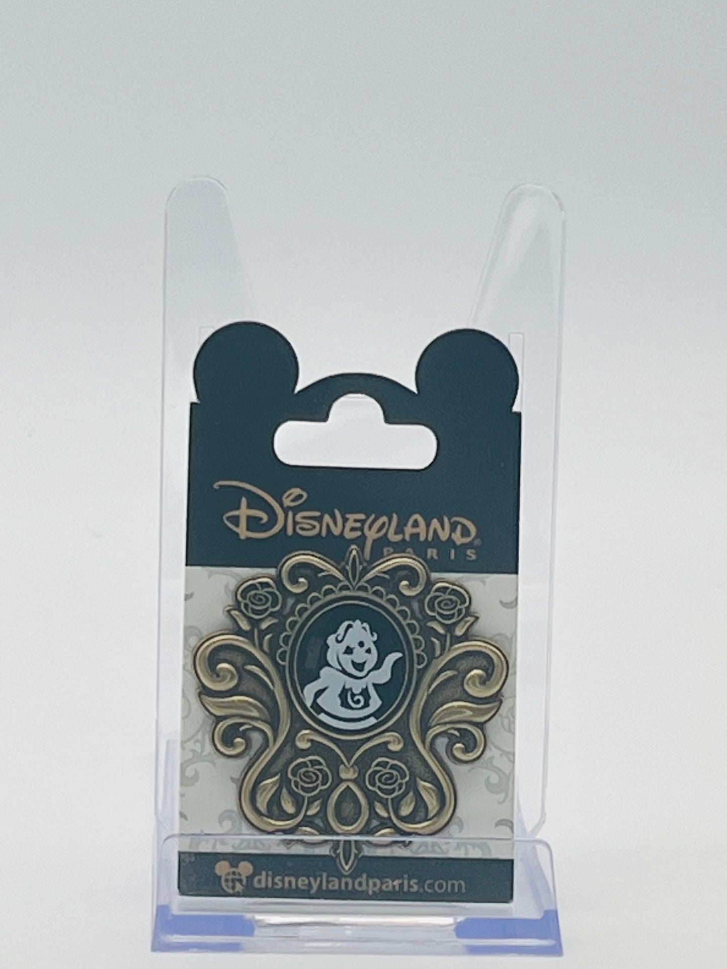 Disneyland Paris Open Edition trading pin featuring Cogsworth in an Antique Gold Cameo Frame.