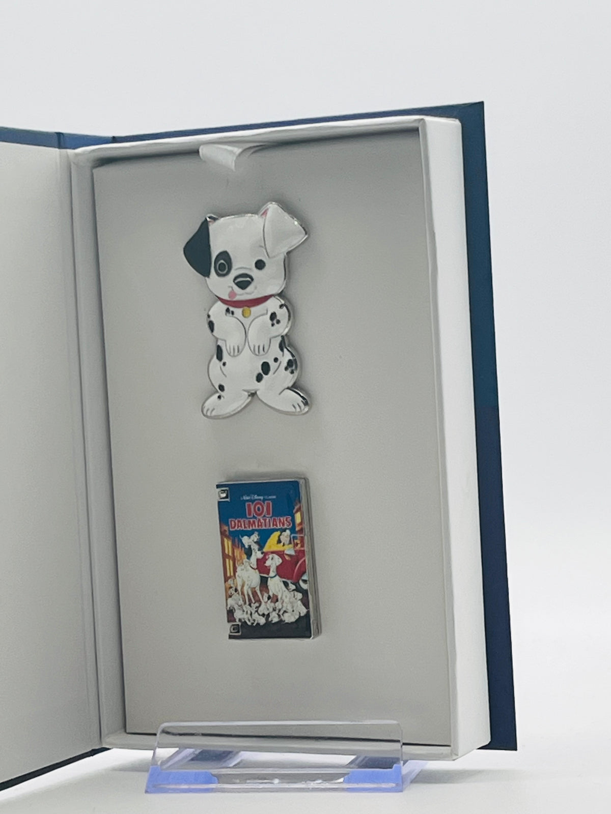 Disney Movie Club (DMC) Exclusive 101 Dalmatians Patches and VHS Clamshell 2-Pin Set.