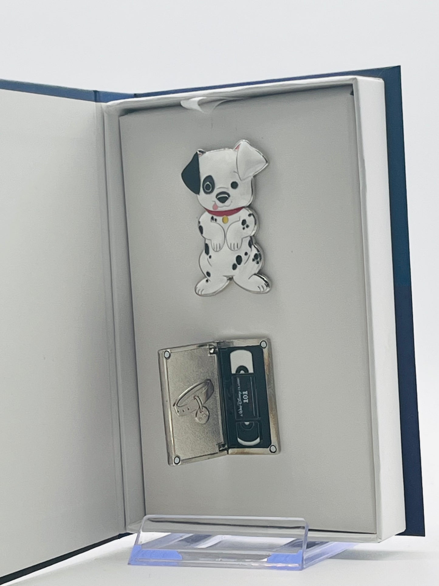 Disney Movie Club (DMC) Exclusive 101 Dalmatians Patches and VHS Clamshell 2-Pin Set.