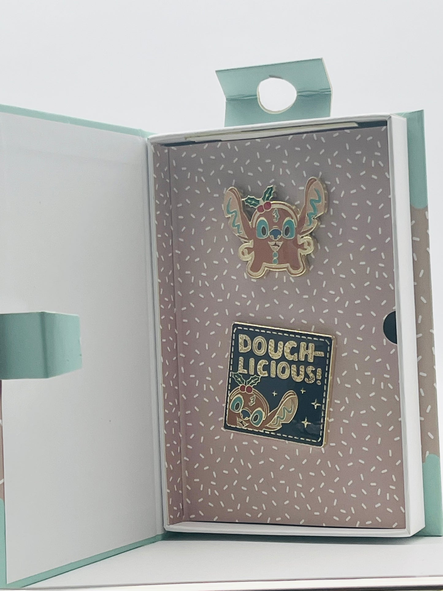 Disney Munchlings at Primark: Stitch Seasonal Series "Dough-Licious" 2-Pack Pin Set.