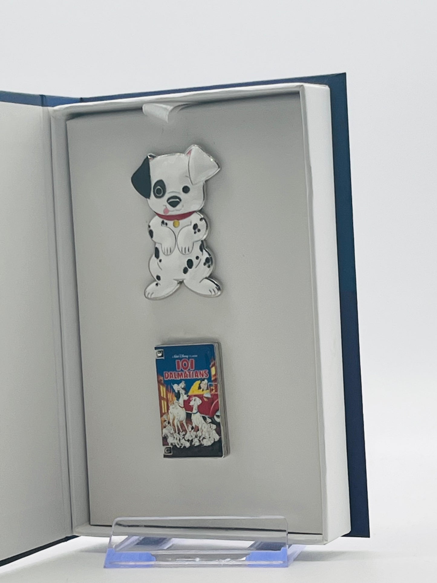 Disney Movie Club (DMC) Exclusive 101 Dalmatians Patches and VHS Clamshell 2-Pin Set.